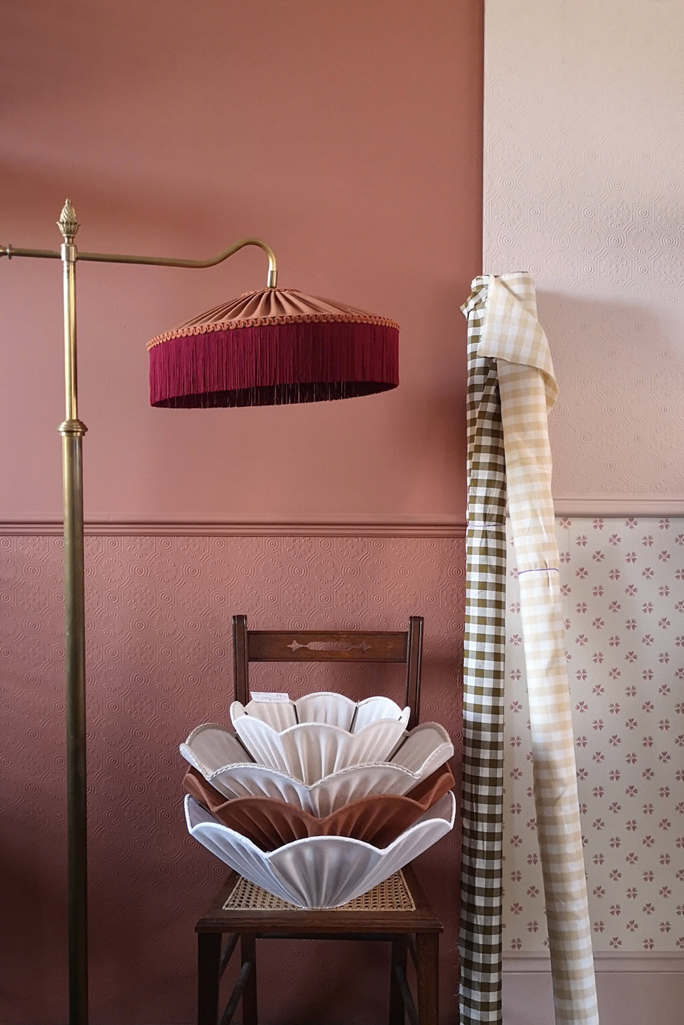Featured image for “SALE 16" Nutmeg Linen Tiffany Shortie Lampshade”